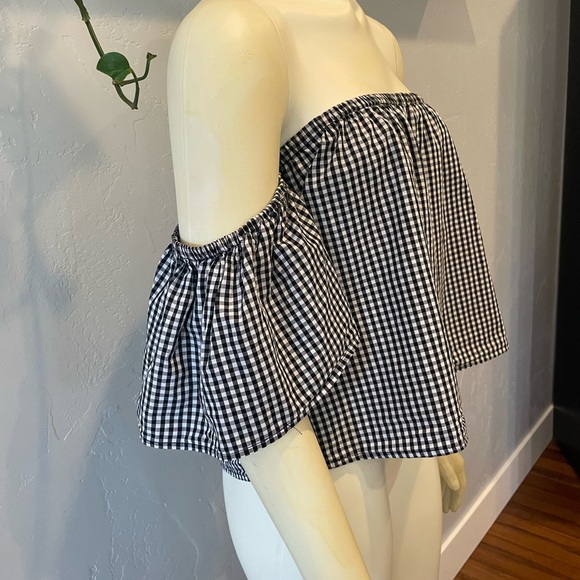 Women’s 100% cotton cropped Black and White Gingham Off-Shoulder Top size medium - Picture 2 of 5